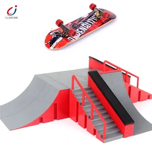 Finger Skateboard Scooter Mini Park, Plastic Freestyle Children Kits Rails Landing Skatepark Toy