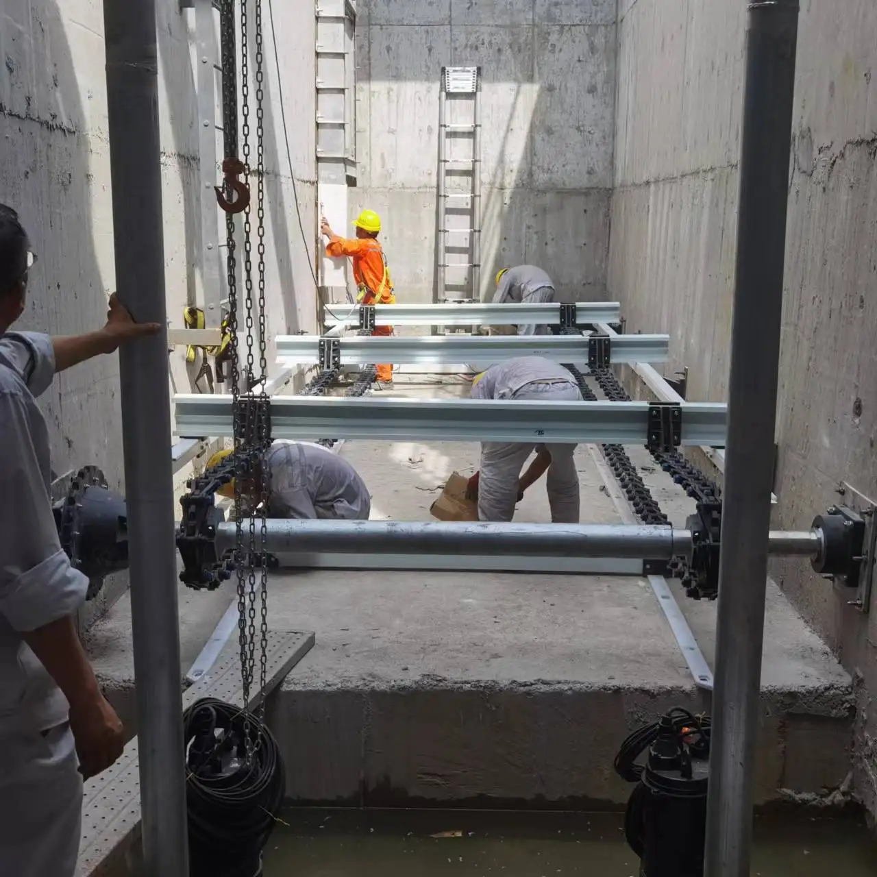 Пластиковые скребки, прямоугольная конфигурация, медленное смешивание, флокуляция и осадительный бак в обычной водной очистке