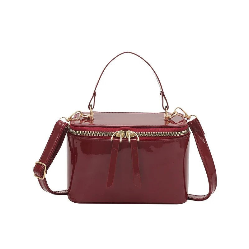 2026 New Super Fire Square Chain Crossbody Bag All-match Zipper Closure Stitching Polyester Lining High-end Texture Handbag