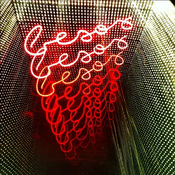 Letrero de neón iridiscente personalizado con efecto espejo infinito