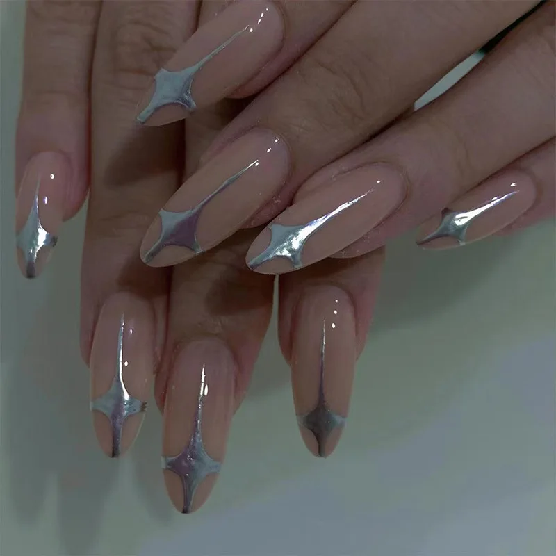 Bao bì móng hình sao bạc từ Bradford Nails là một lựa chọn hoàn hảo để tạo ra một sản phẩm dành riêng cho bạn. Với vẻ ngoài tuyệt đẹp và thiết kế độc đáo, bao bì này sẽ giúp bạn thu hút sự chú ý của mọi người!