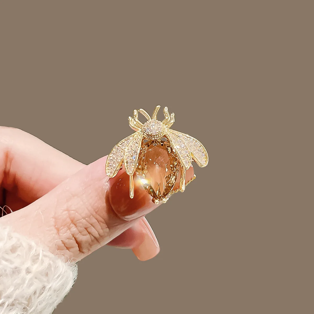 Cute Diamond Bee Brooch for Women Clothes Accessories Rhinestone