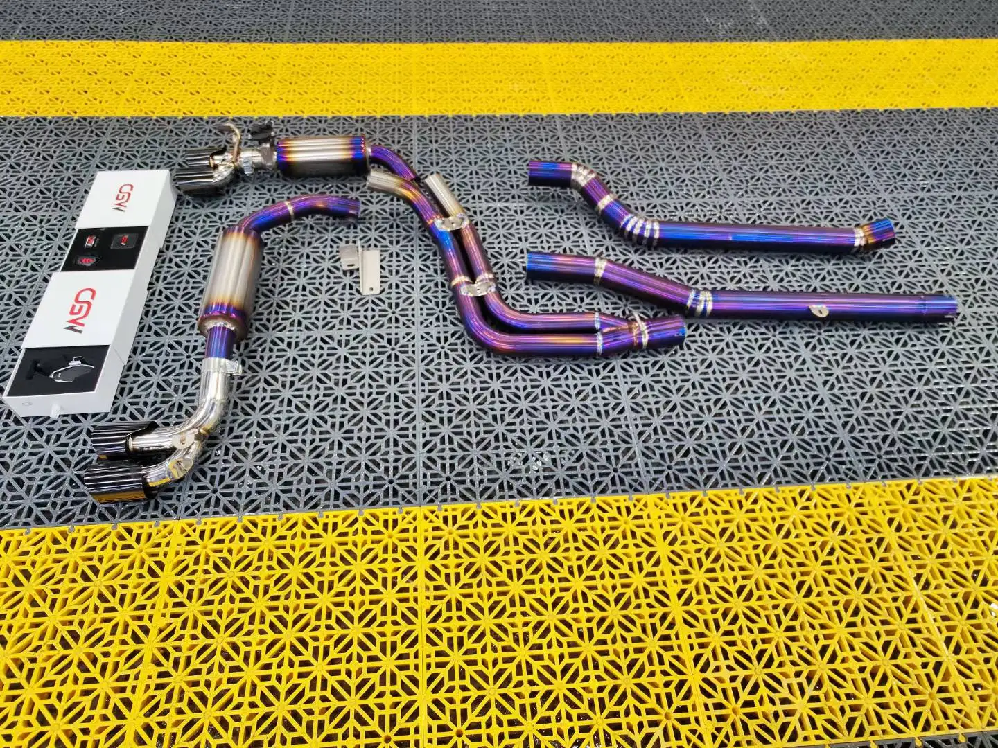 China-fabriek motoronderdele klep uitlaatpyp demper uitlaatpyp van titaan vir BMW F30 330e