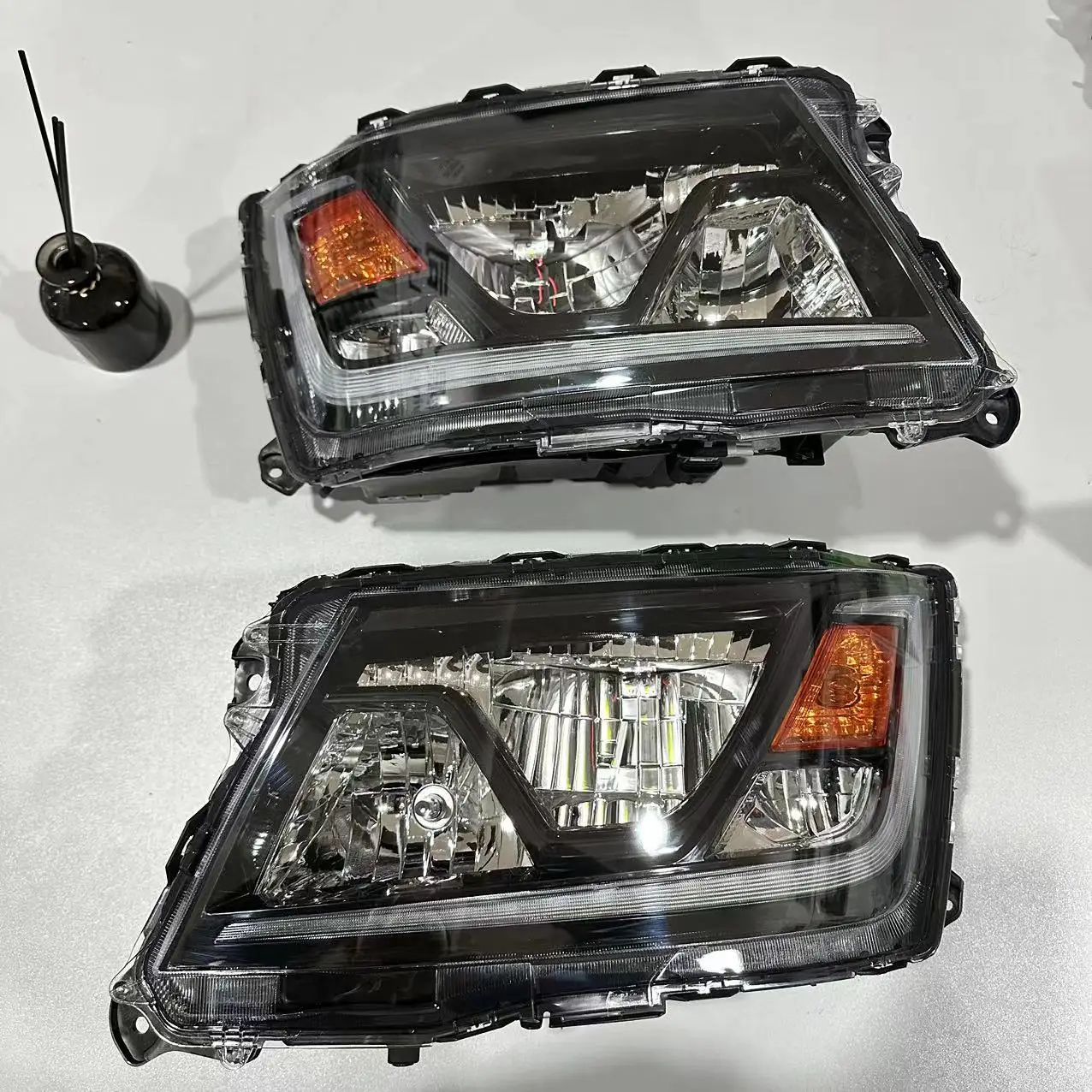 Japanese Truck HIN 500/700 Original Haedlamps Factory Direct Sales