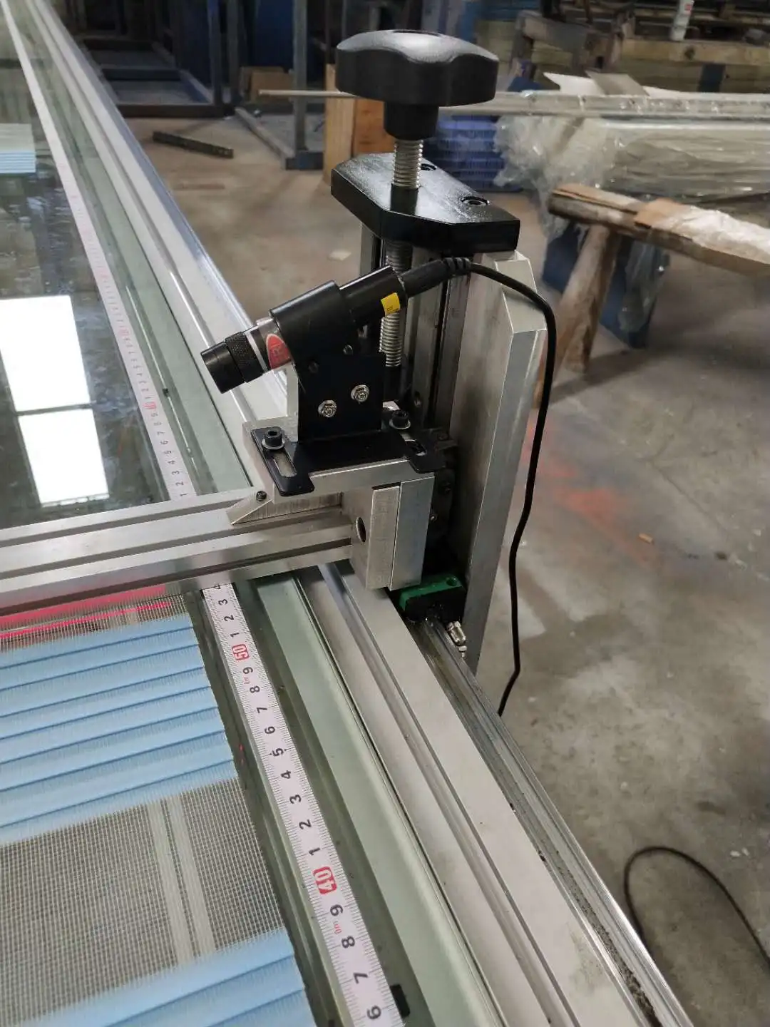 Sunscreen Fabric   Roller  Shade Fabric Ultrasonic   Cut Machine Zebra  Blinds  Cut Table