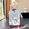 Blanco y rosa rojo