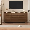 Commode à neuf tiroirs, entièrement colorée noyer.