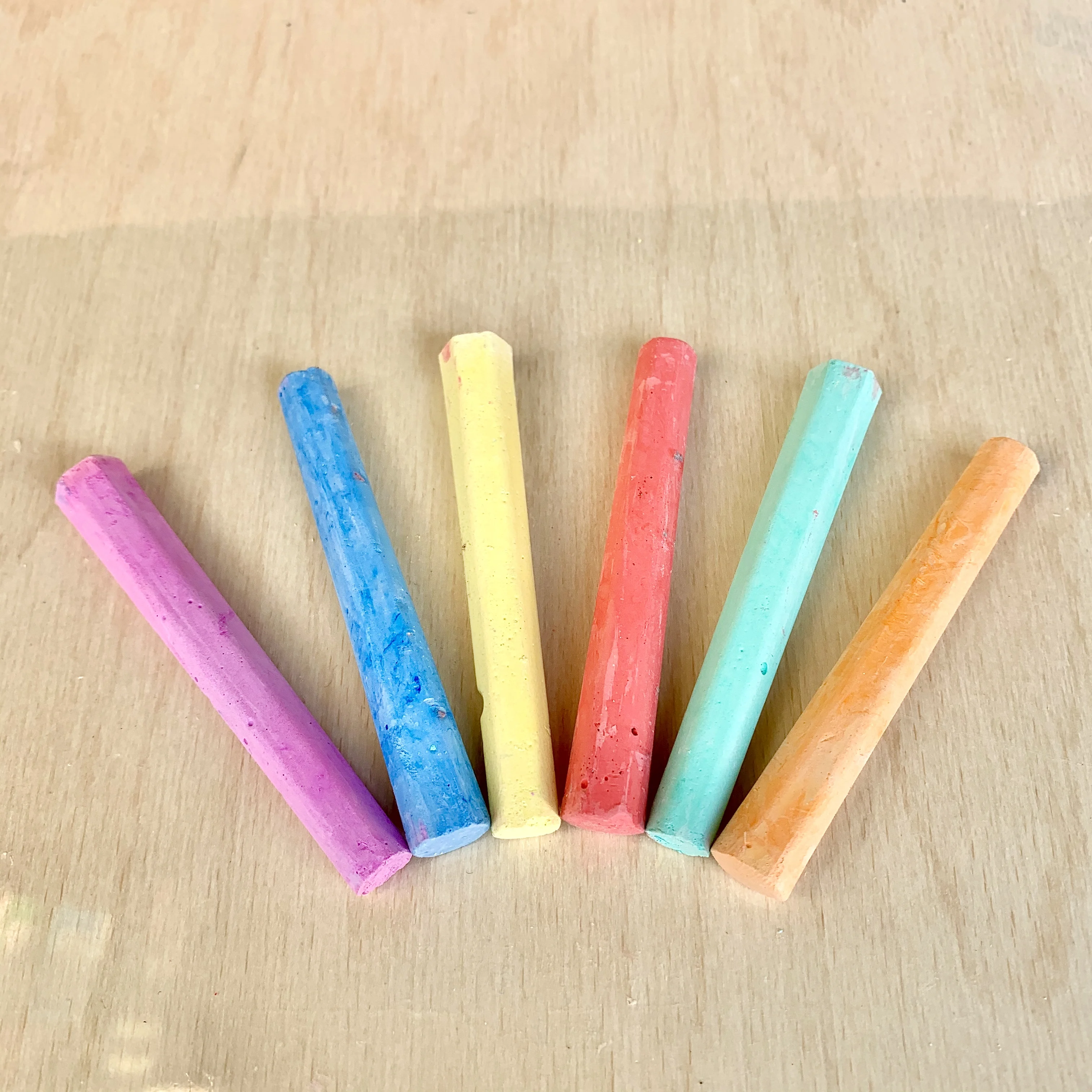 Китайский завод поставляет белый разноцветный чистый мел для доски