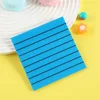 Cuaderno con líneas azules