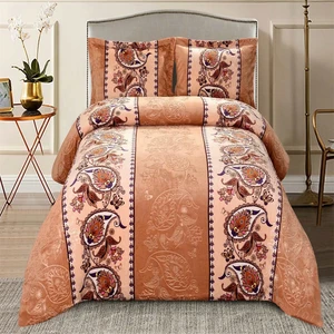 Floral King Size Bed Sheet Bedding Set Red Velvet Quilt Winter Flannel Velvet Duvets Fluffy Bedding Quilt Set  for Winter