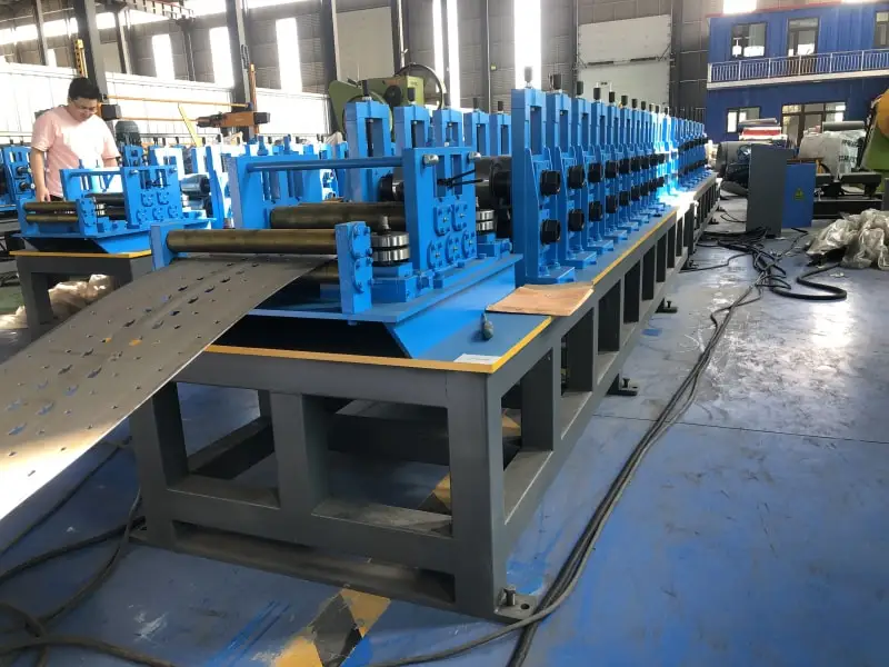 Galvanized Slat Road Steel Metal Fence Machine Typical Metal Fence ...