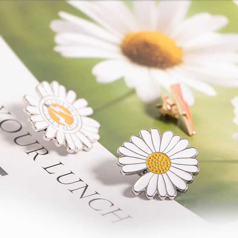 Peaceminusone Daisy Flower broach