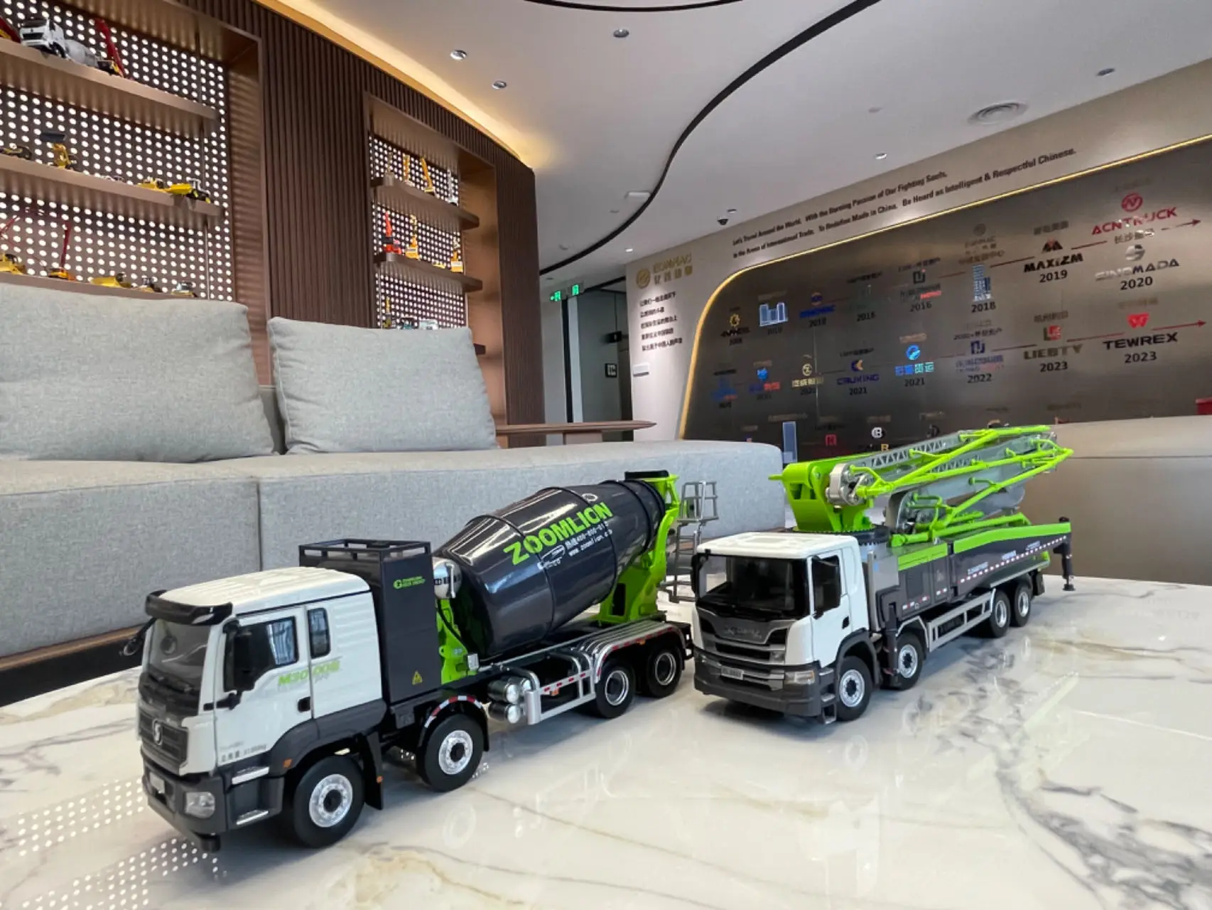 Zoomlion ZLJ5552THBKF 73X-6RZ Concrete Pump Truck - 73M Height