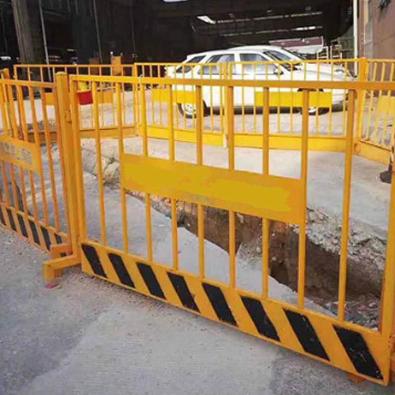 Highway Roadway Traffic Barrier Safety Barricade Fence Temporary ...