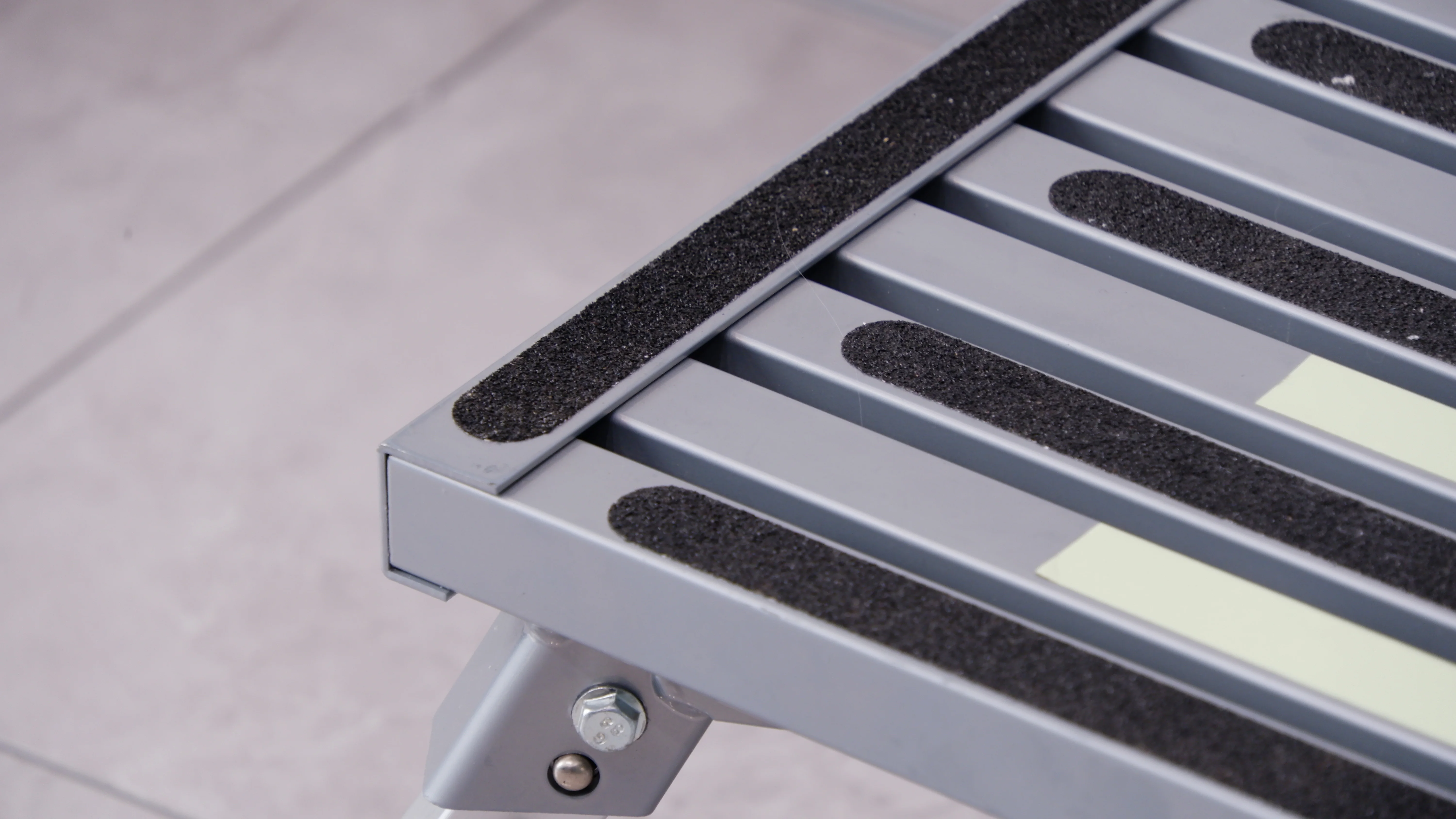 Aluminium Work Platform Ladder Foldable Complete In Specifications ...