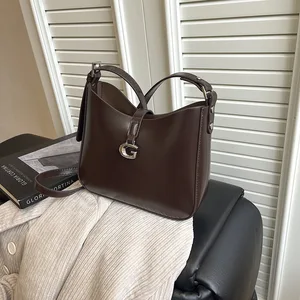 Ladies Vintage Summer Tote Bag Made of PU Leather Boasting High-End Vienna Trendy Lightweight Soft Chains Daily Look