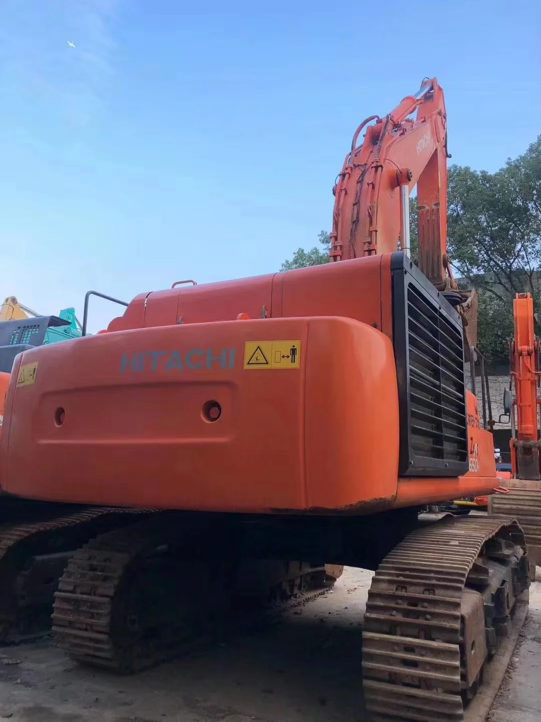 Used Hitachi ZX650H Crawler Excavator - 65 Ton Hydraulic Power