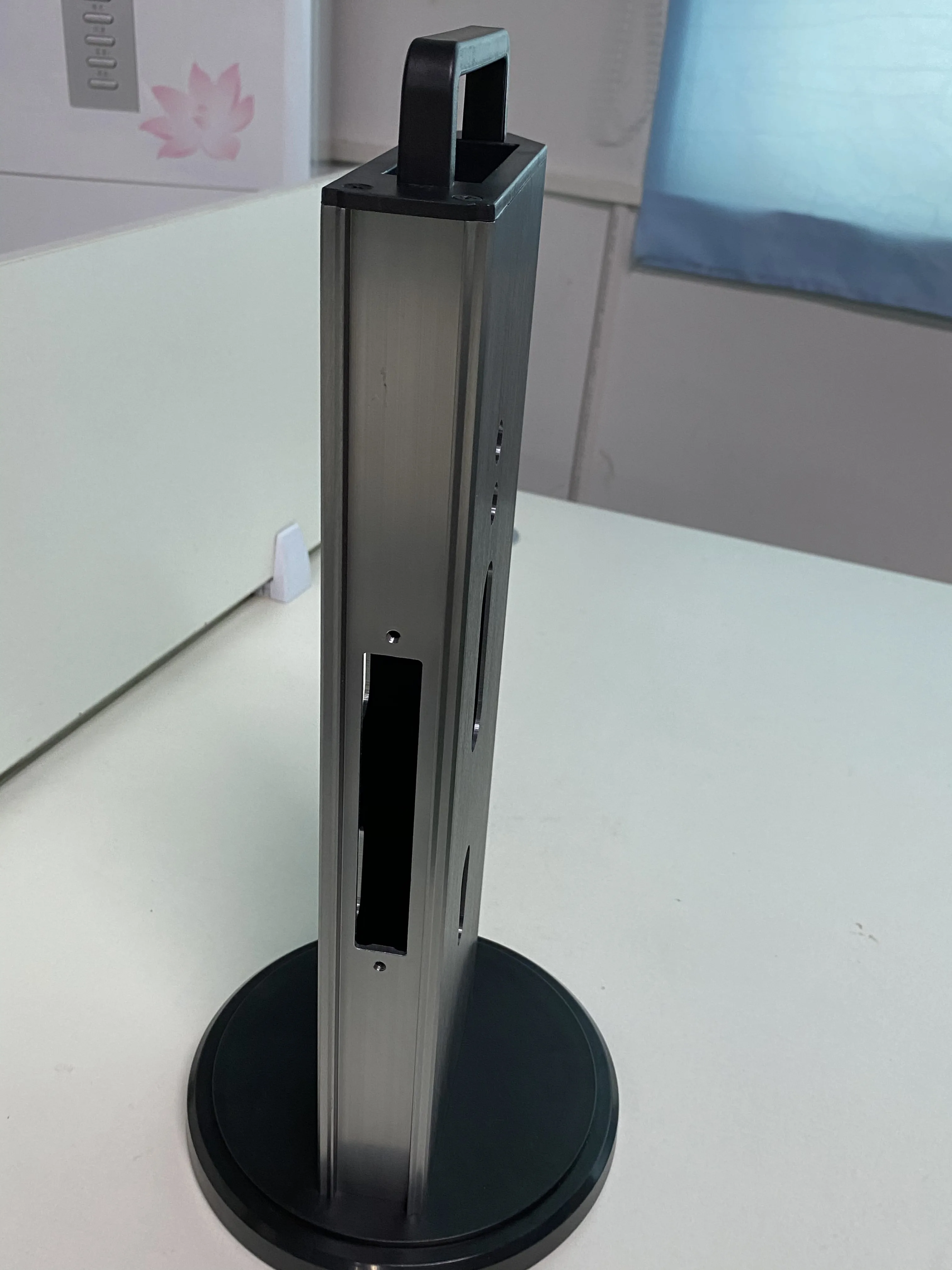 Rotating Smart Lock Display Stand for Exhibition Hall with Fingerprint Locks Compatibility