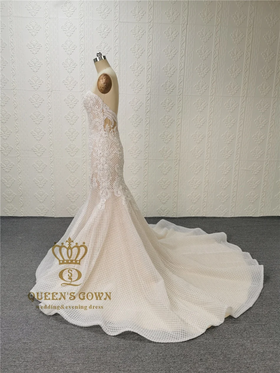 QUEENS GOWN Mermaid heavy beaded Sweetheart Beading Lattice Lace Gorgeous champagne Wedding Dresses with removable train QUEENS GOWN Mermaid heavy beaded Sweetheart Beading Lattice Lace Gorgeous champagne Wedding Dresses with removable train