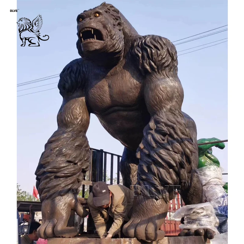 ぶら下がるゴリラの彫刻 吊り下げ置物大猿ぶら下がりキングコング