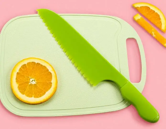 Onupgo - Lot de 4 couteaux de cuisine en plastique avec lame dentelée, pour enfant - Couteau à fruit, couteau à pain, couteau à gâteau A1 -6 Pack Colors
