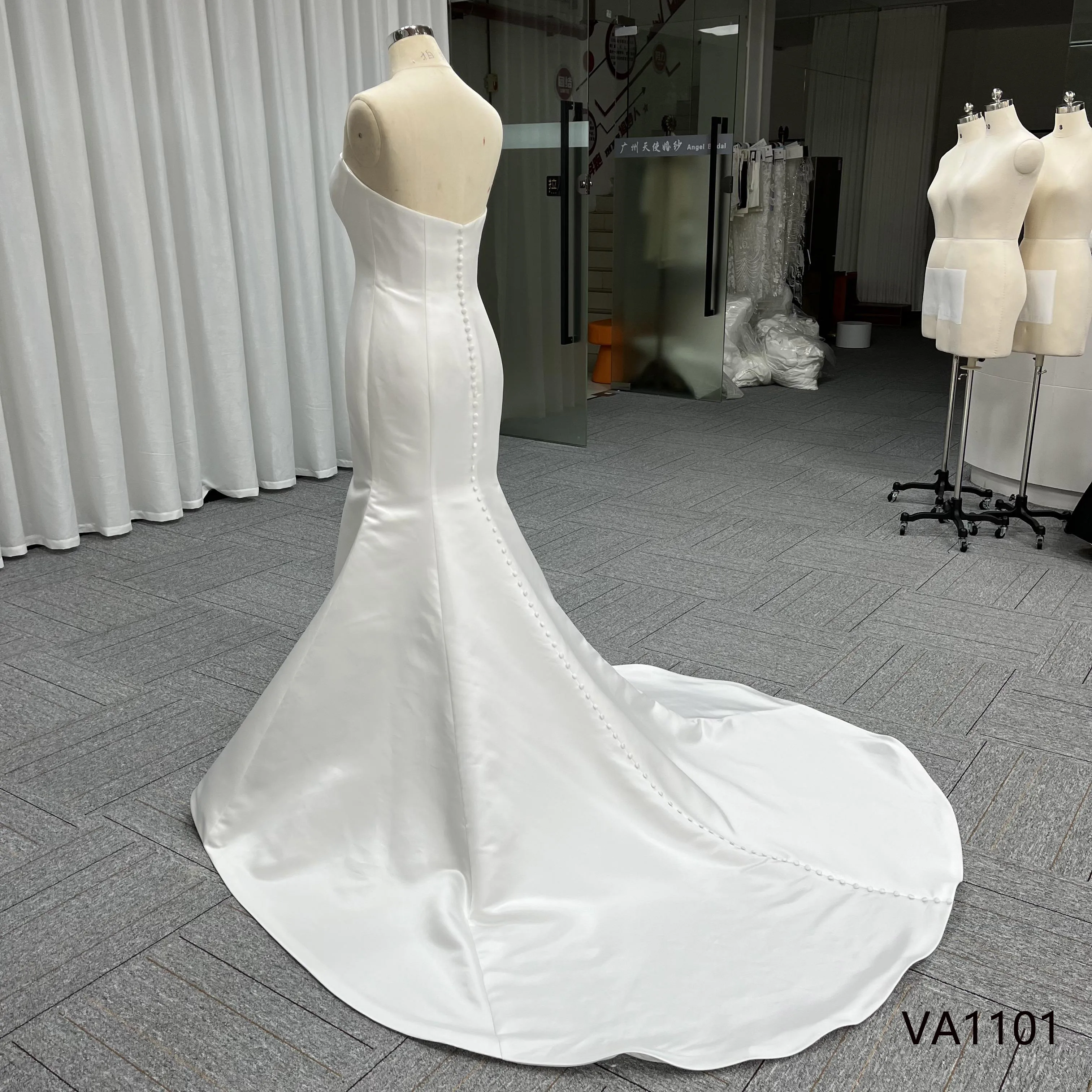 Modest Style Bridal Women Lady Elegant off Shoulder Satin Ball Classy Gown Wedding Dress for Bride