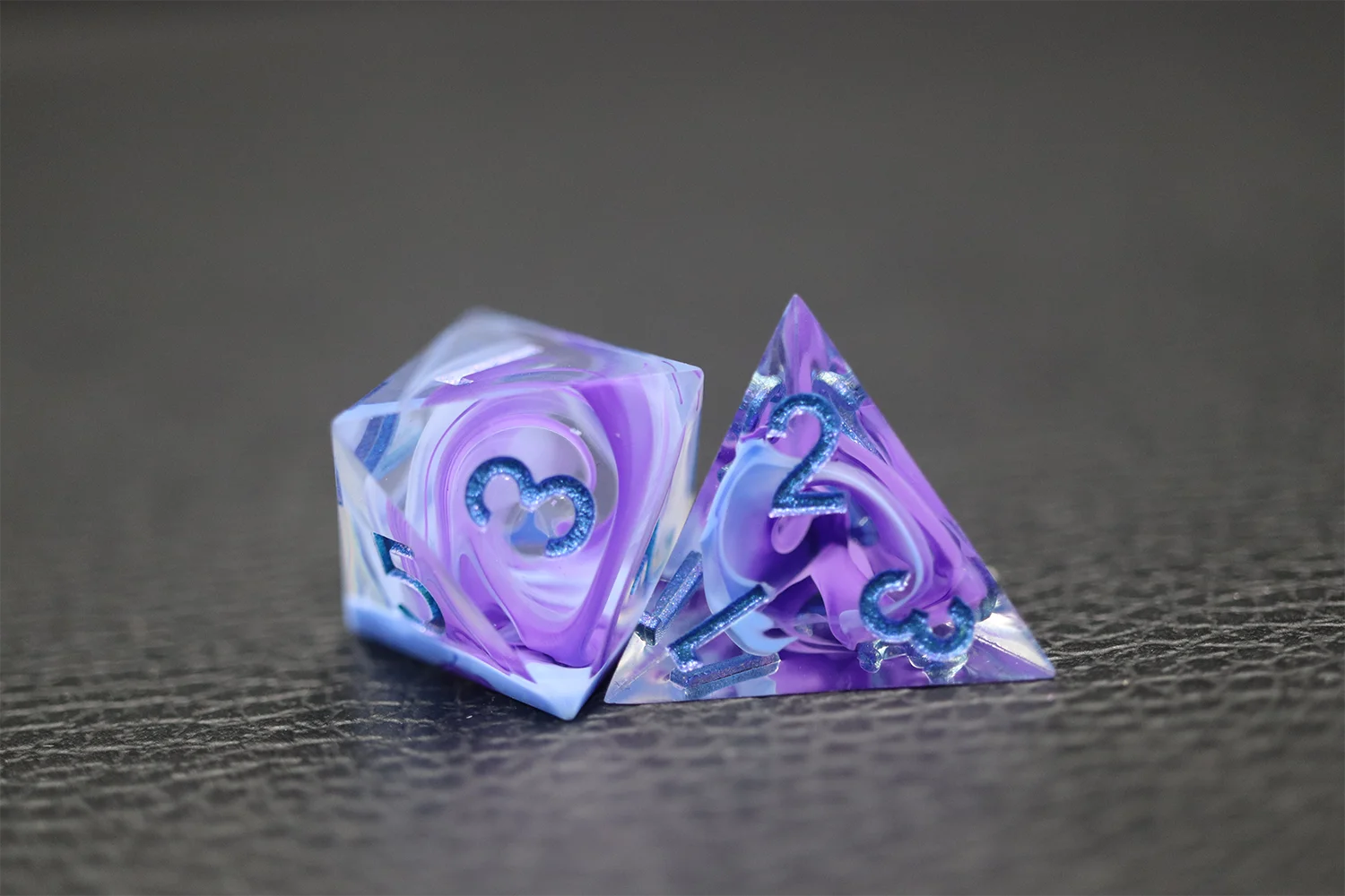 High-End Multi-Sided Inject Core Dice Set Sharp-Edge Resin Dices for Dnd Board Game supplier