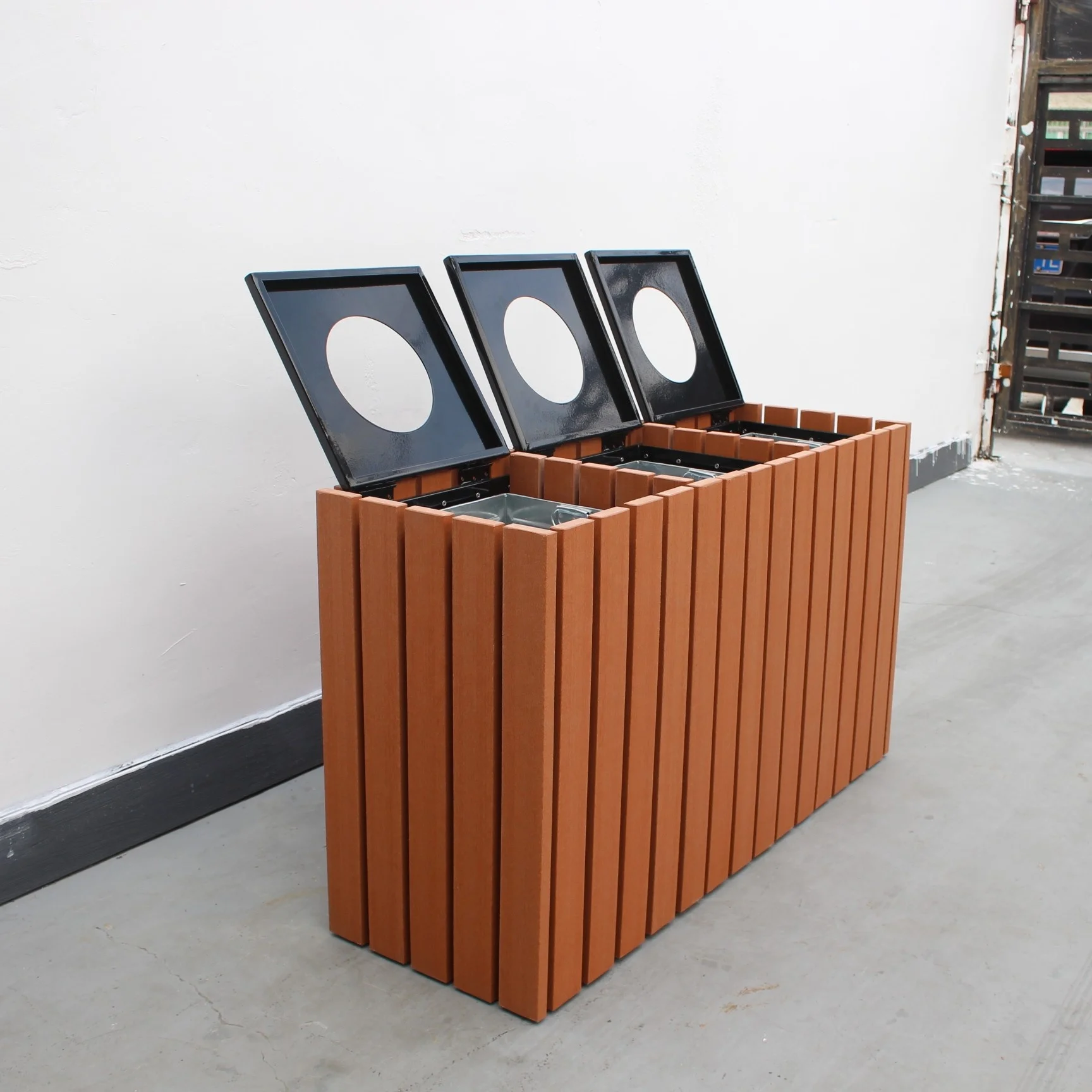Tripple bin RAL9005 GLOSSY + P1 (26)_.jpg
