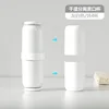 Cuatro tazas de ceniza blanca.