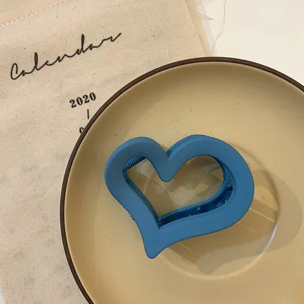 Милый в Корейском стиле форме сердца коготь из смолы Акула заколка для волос аксессуары