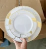 Oro con diseño de mármol.