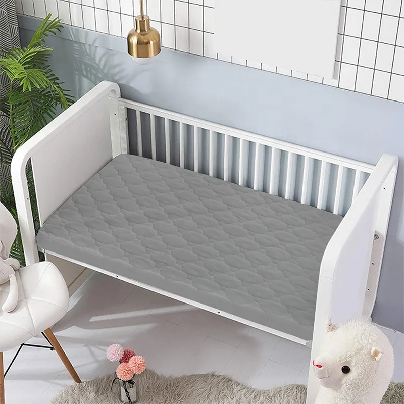 Wasserdichte Spannbettdecke – Ultra-weich, geräuschlos und atmungsaktiv – Matratzenschoner für Baby-Krippen
