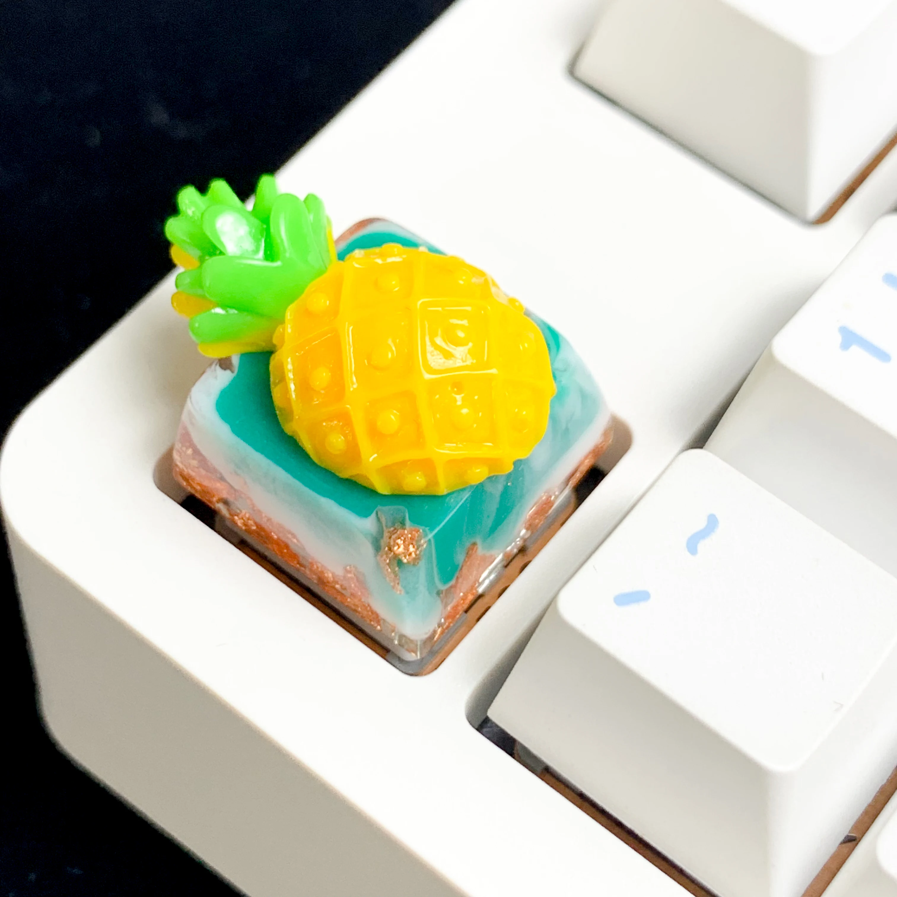 thumbnail image 2 of Aazon.co: Handade Artisan Keycaps Resin Keycaps - R5/Esc Transparent 2 of 12