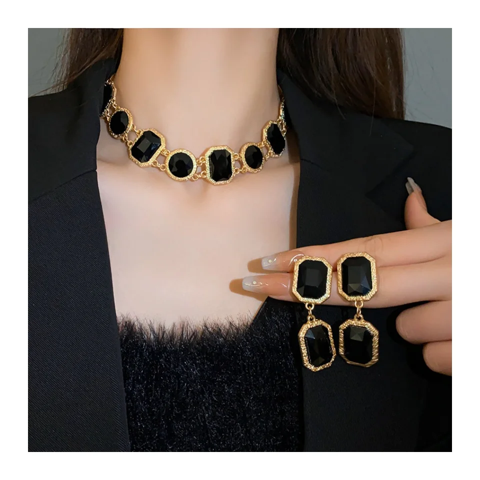 Gold Chain Black Round Square Faux Gems Choker Vintage Jewelry
