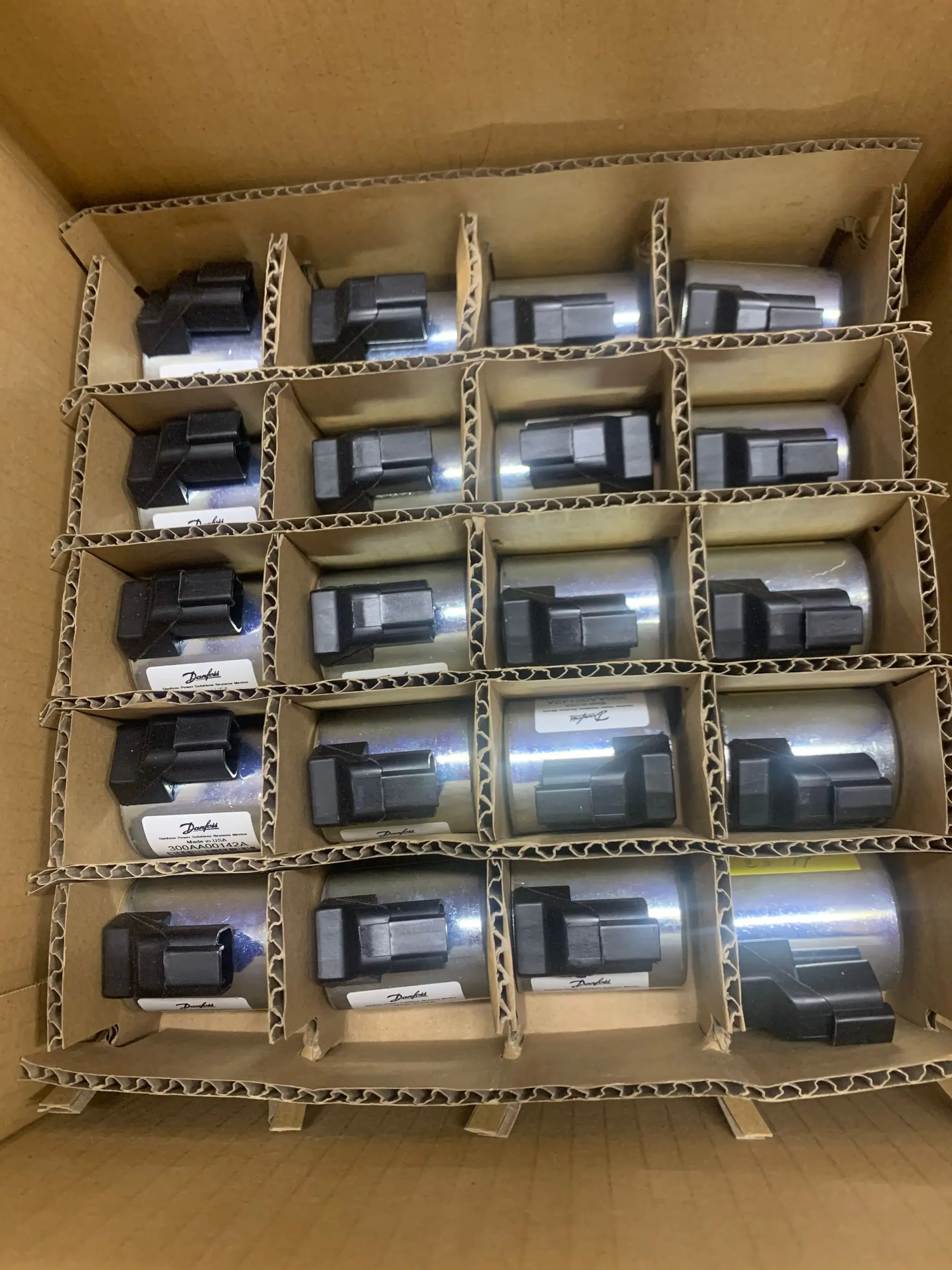 300AA00142A MCSCH024DN000010 Coil for Solenoid Valve DAN FOSS EATON VICKERS IH Original made in USA origin