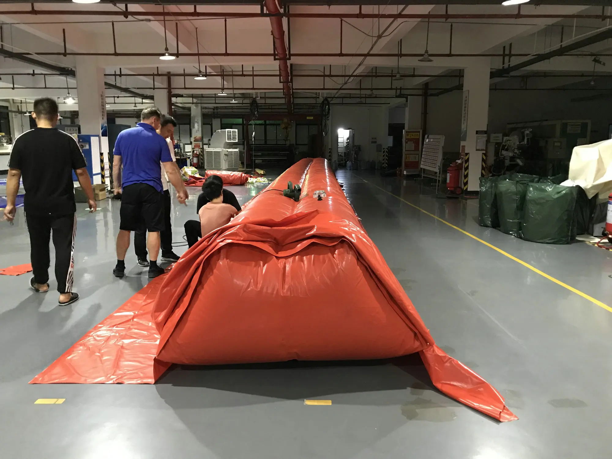 Professional Waterproof Pvc Material Water Flooding Inflatable Flood Control Garage Flood Barriers for Defence Protection