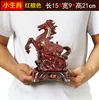 Pequeños adornos del caballo del zodiaco