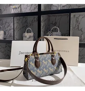 2023 Hot Guangzhou Factory New Design Fashion High Quality Custom Wholesale Pillow Bag Shoulder Bag Oblique Shoulder Women's Bag