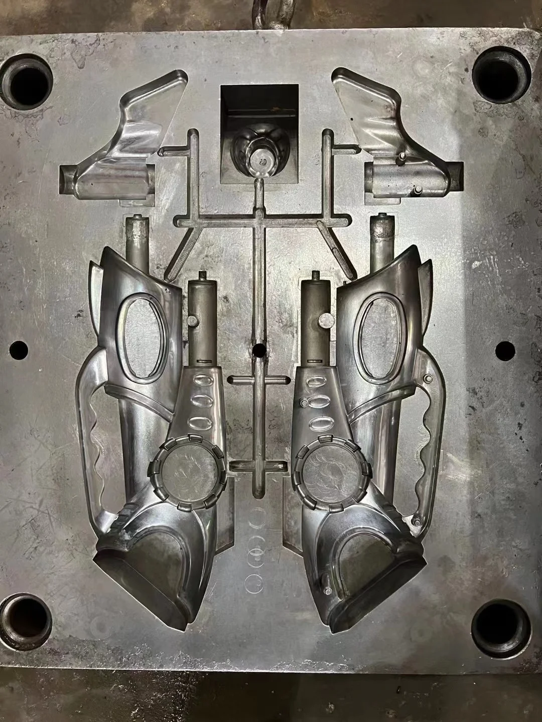 Cheep Used Concrete Injection Molds Send Hand Moulds Water Gun Toys Molds for Sales