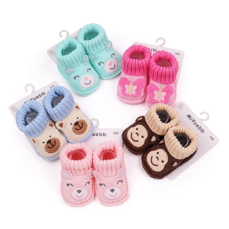 New Arrival Casual Soft-Sole Wool Crochet Socks Newborn Baby Shoes with Hanger Card Packing manufacture