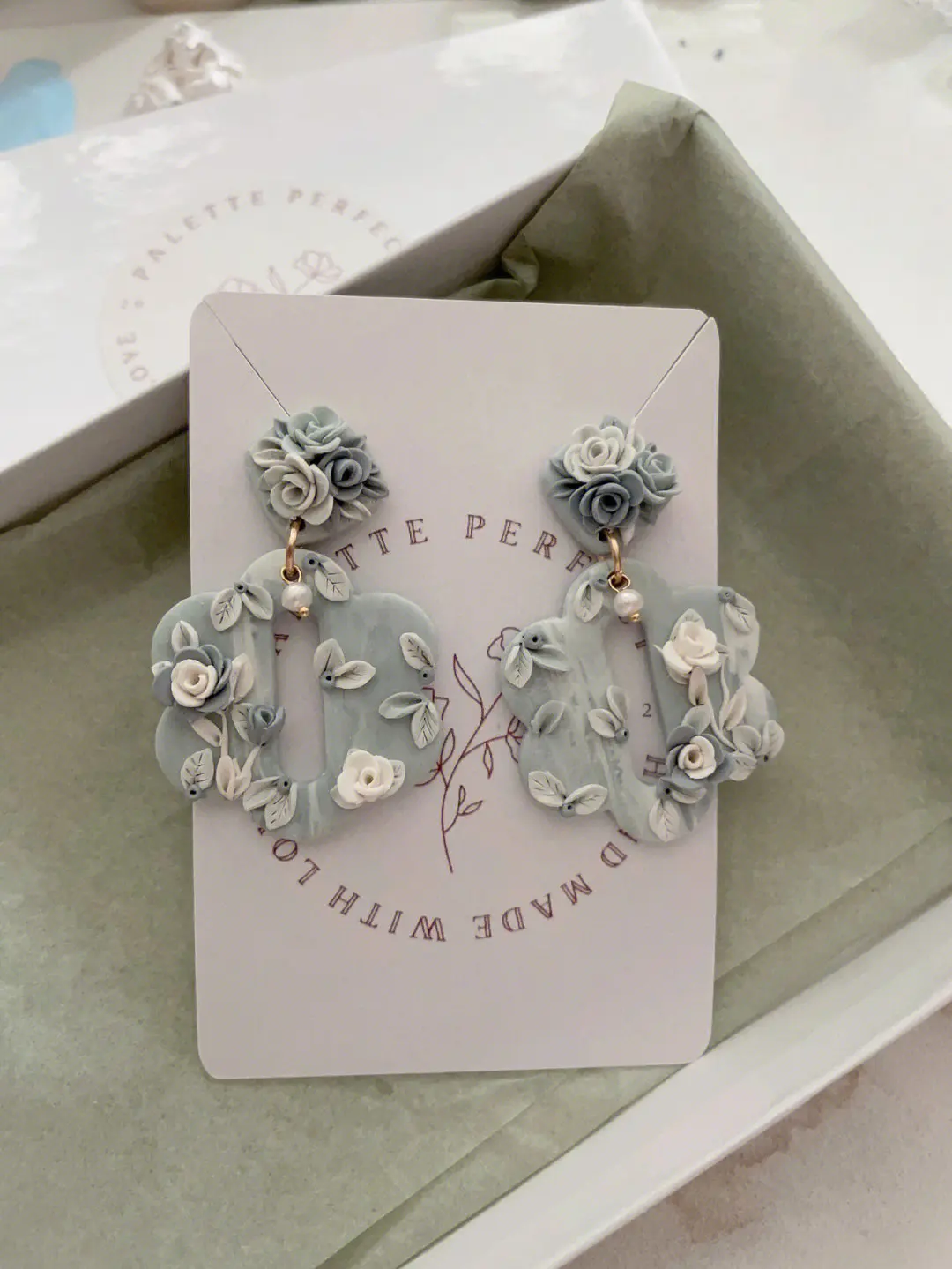 Custom Logo Embossed Earring Cards: Tailored Jewelry Packaging Solution