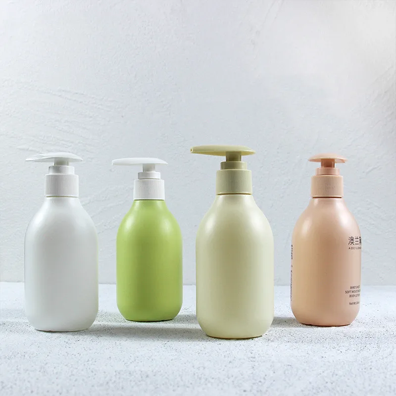 Custom Matte Frosted Plastic Bottle Sloping Shoulder 500ml 1000ml Empty Shampoo Conditioner Body Wash Dispenser With Pump