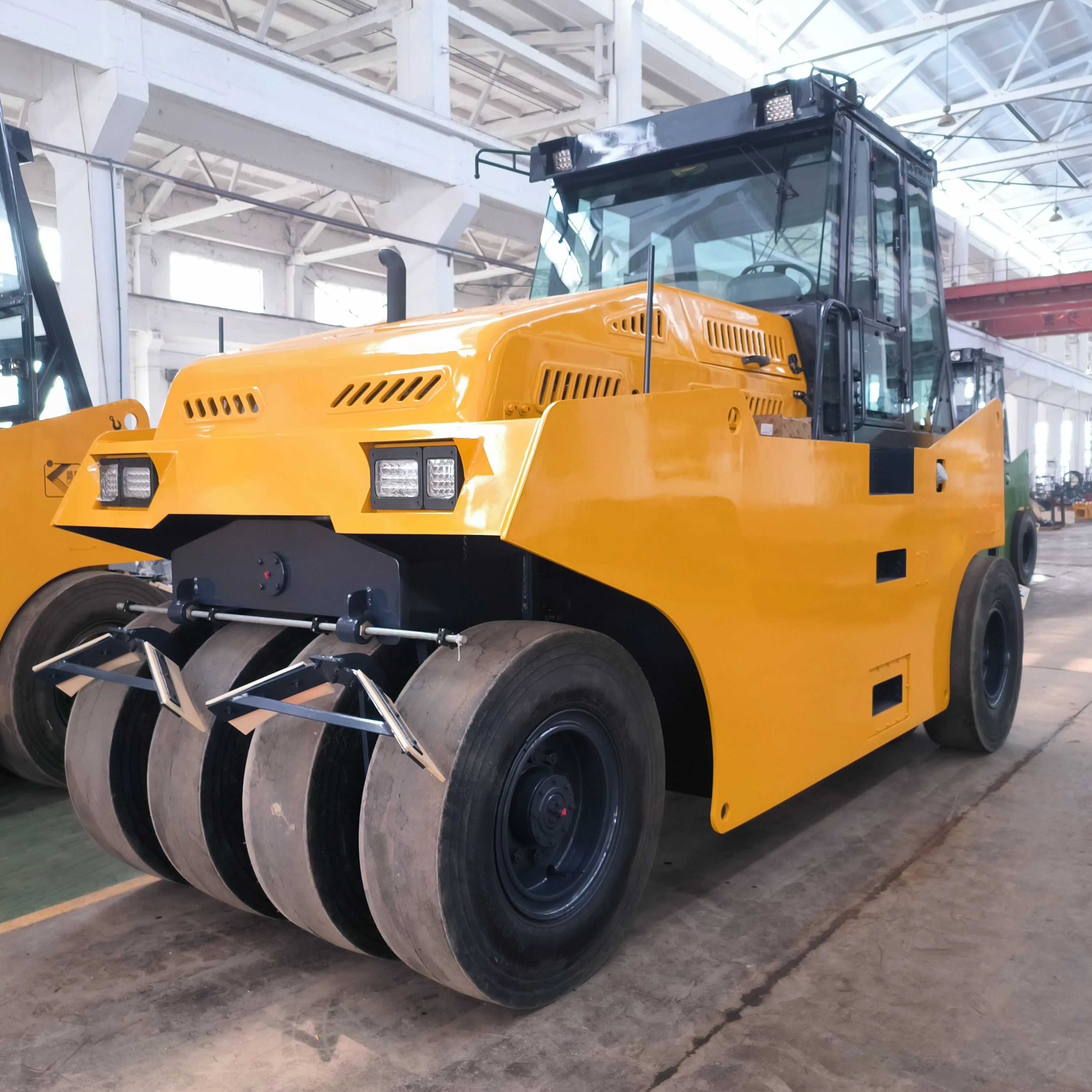 Shanbo 20 Ton Ride-on Road Roller 30 Ton 16 Ton Asphalt Pneumatic Tire Roller 10 Ton Chinese Construction Machinery Wheel Roller