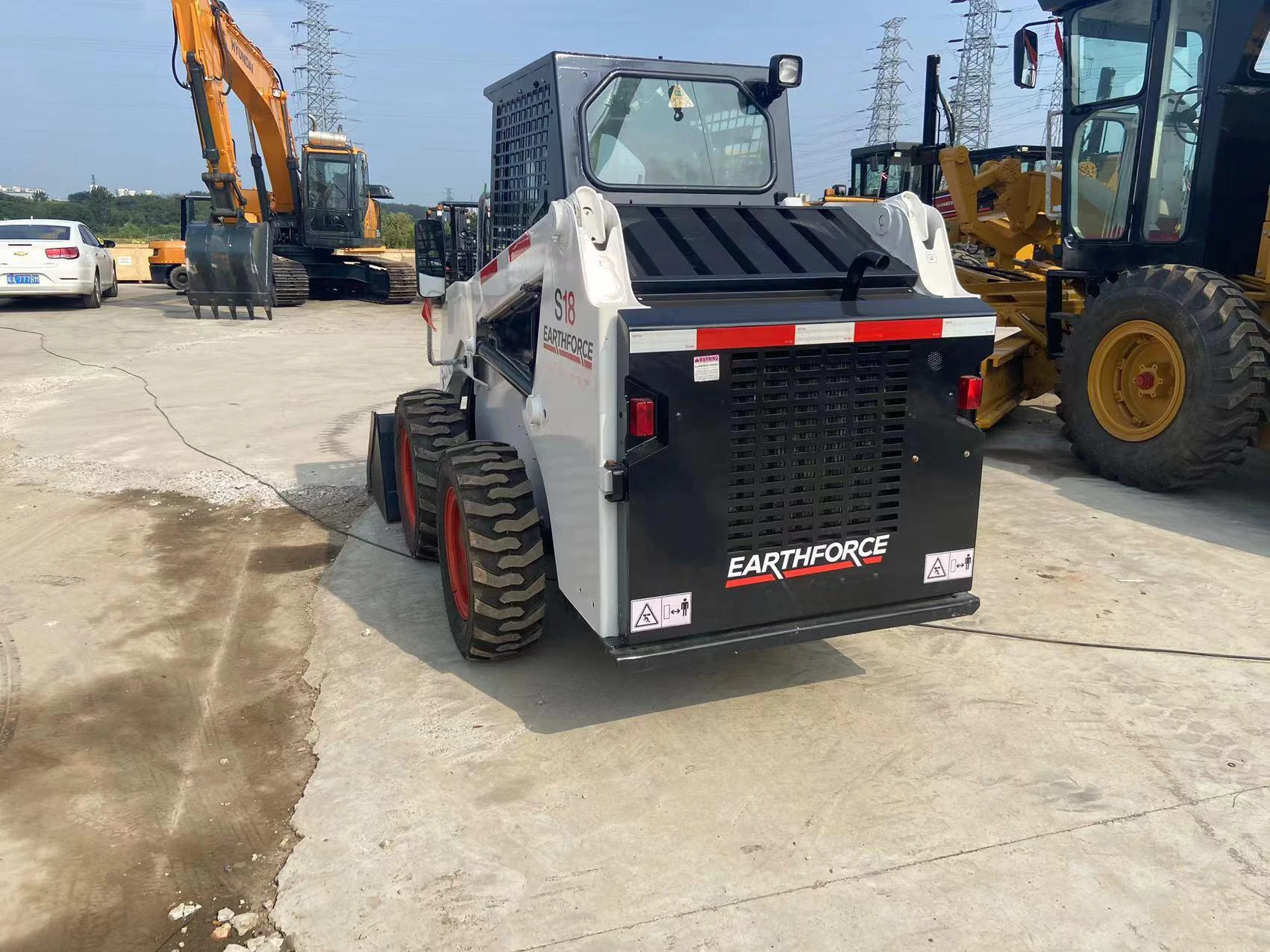 Powerful and Flexible Used 2-Ton S18 Skid Steer Loader EPA Engine Construction Equipment Tractor and Track Loader Combination