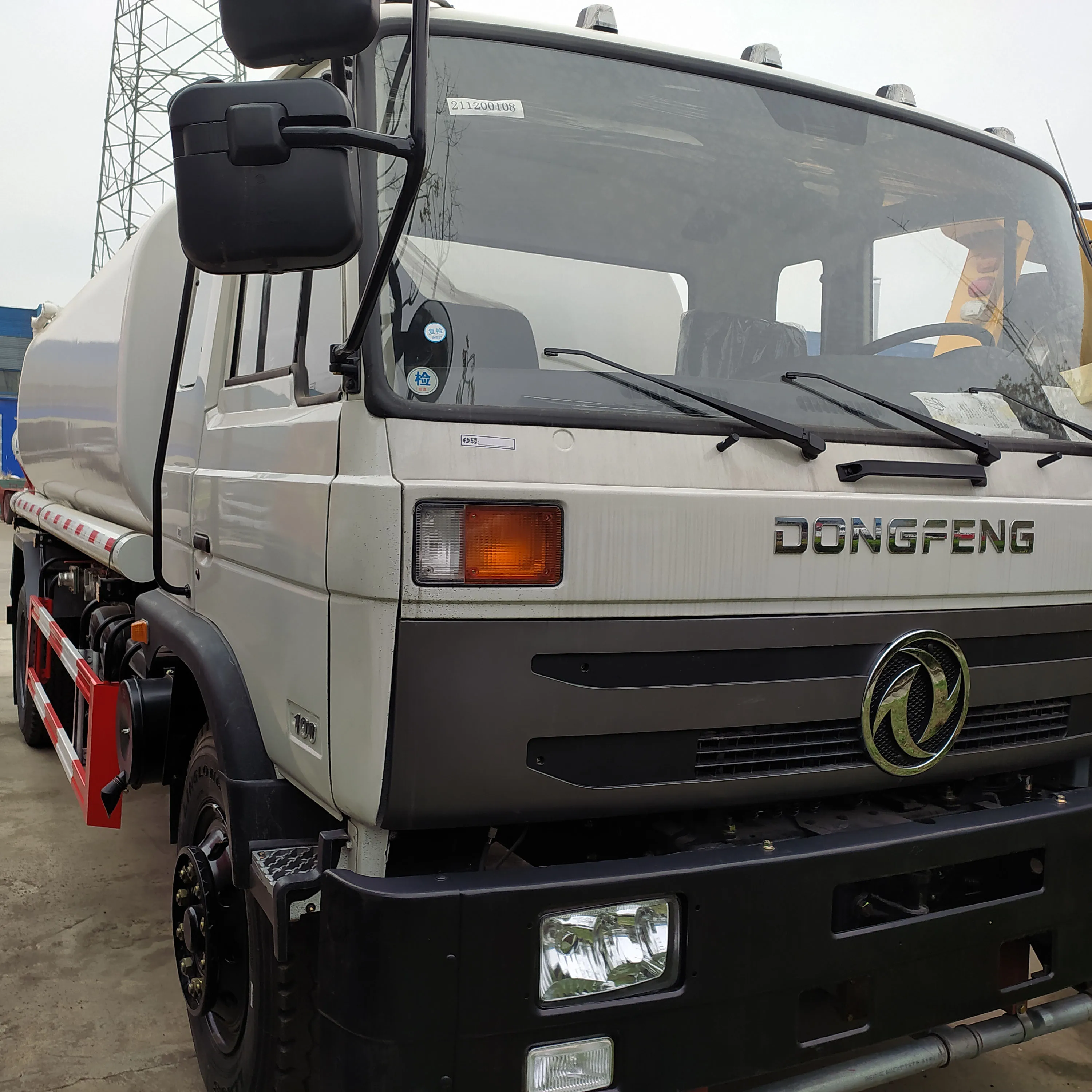 Dongfeng 4*2 левосторонний распылитель воды 15 куб. М тонн 15000