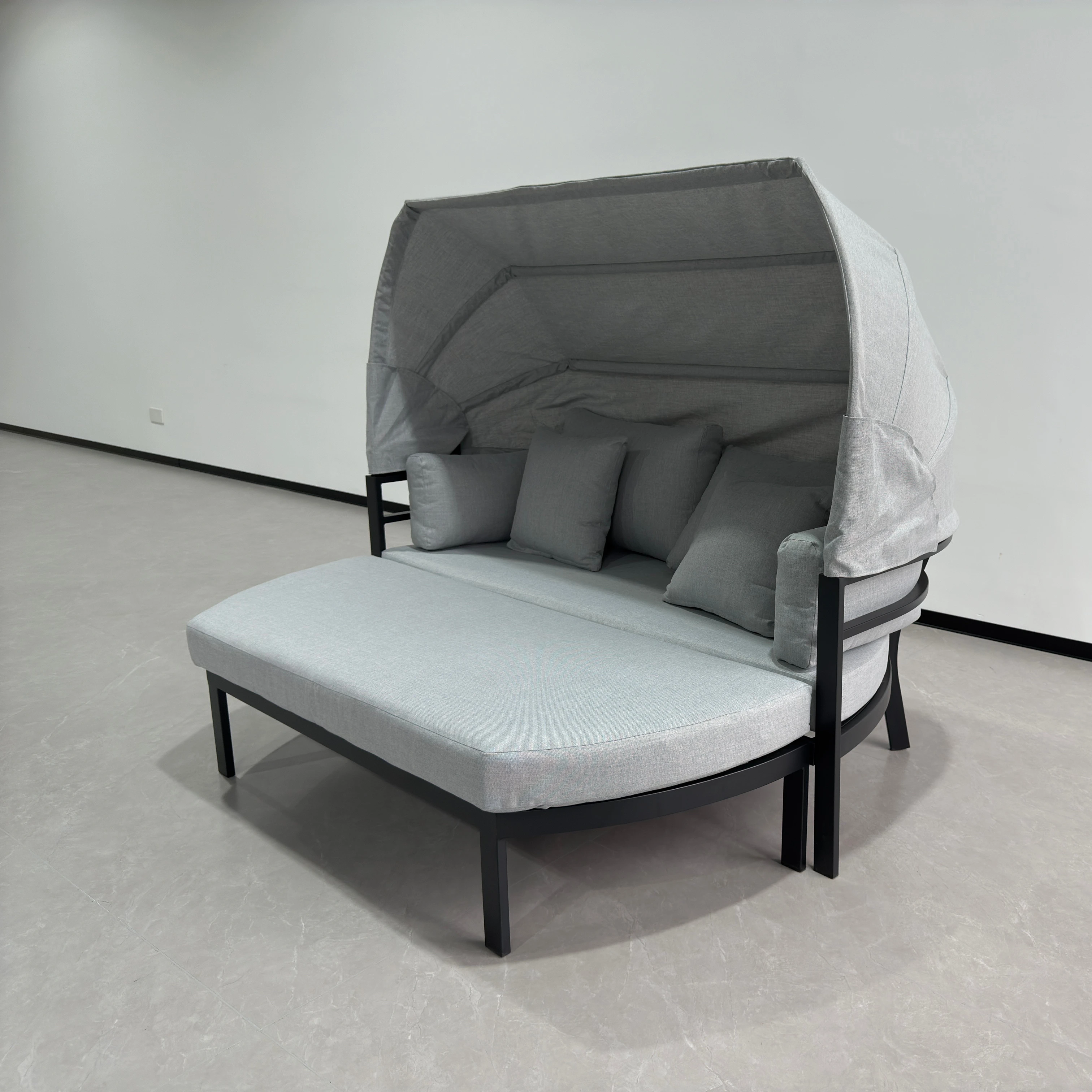Hot Sale Garden Circular Shape  love Seat Sofa Outdoor Sofa Day Bed