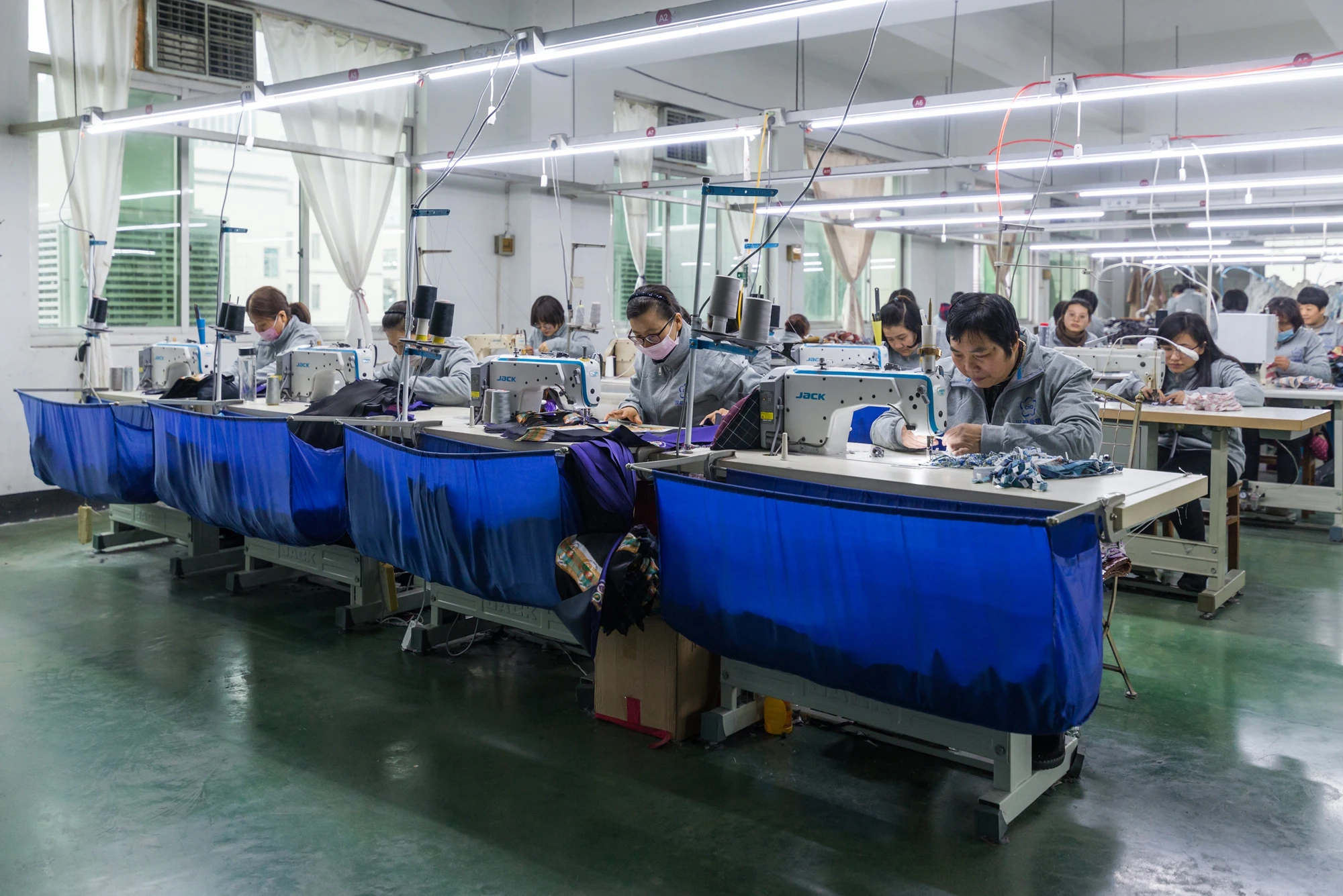Shengzhou Handsome Textiles Co., Ltd. 1