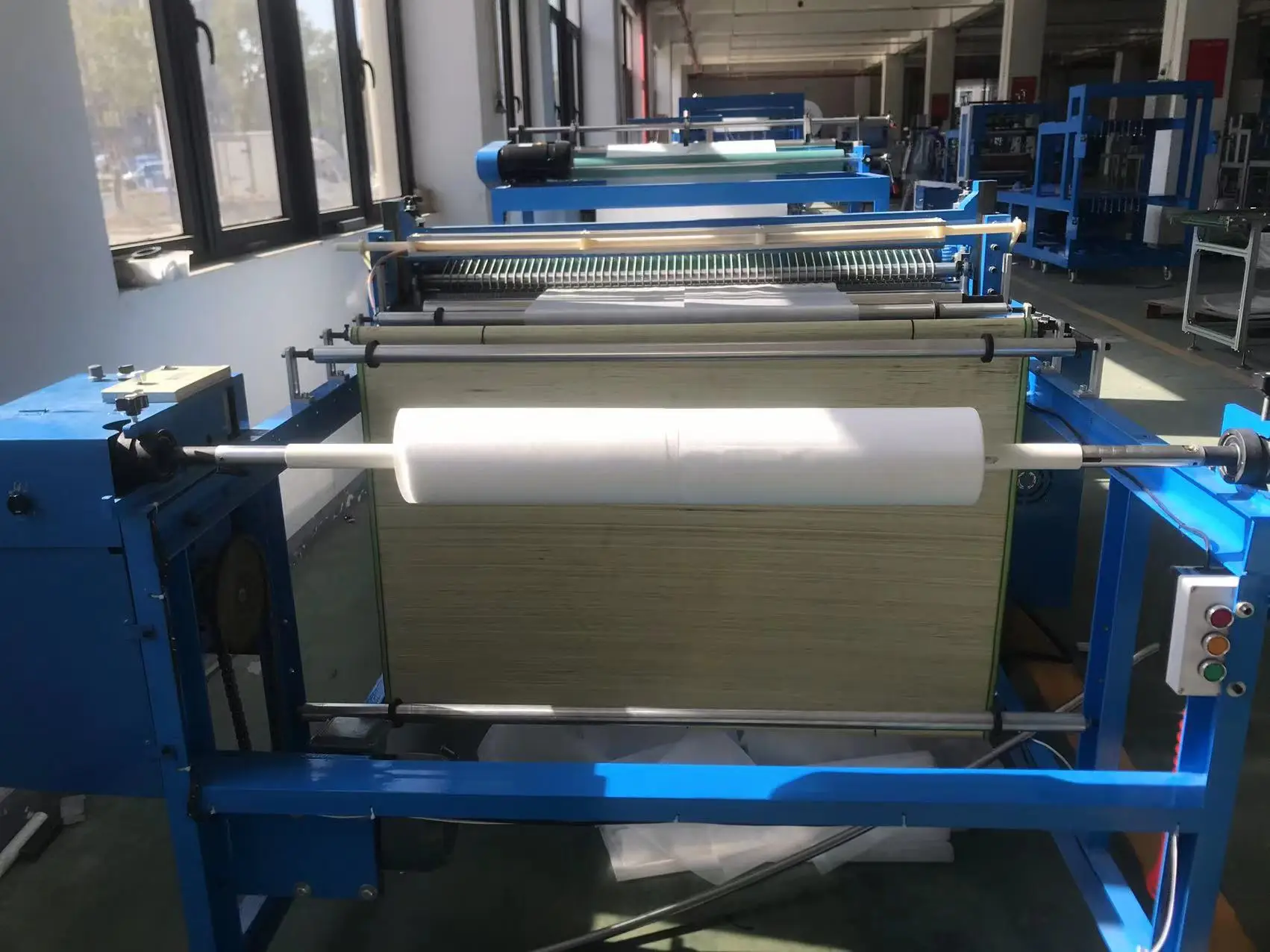 Одноразовые простыни медицинской кровати машина для производства рулонов туалетной бумаги чехол для дивана рулон массажная кровать рулон