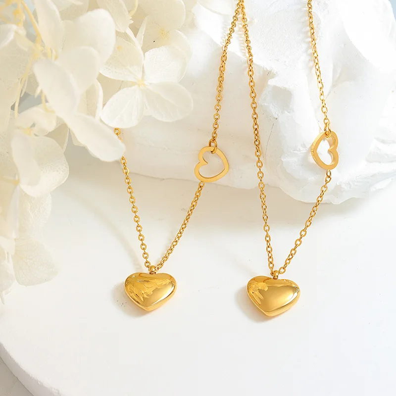 Collana Cuore con Pietra Rossa Zirconato in Oro 18kt da 1,40 gr Collana Cuore con Pietra Rossa Zirconato in Oro 18kt da 1,40 gr