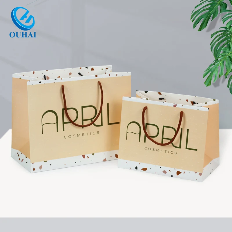 Подарочный бумажный пакет индивидуальный дизайн ленточная ручка на заказ с принтом